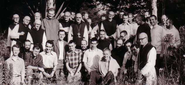 Foto van de eerste broeders van Sint Jan met de Monniken van Lerins